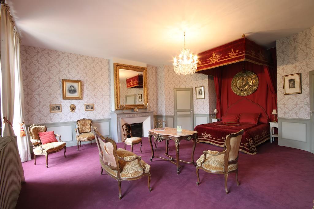 Chateau De Clermont-Saves Bed and Breakfast LʼIsle-Jourdain Kamer foto