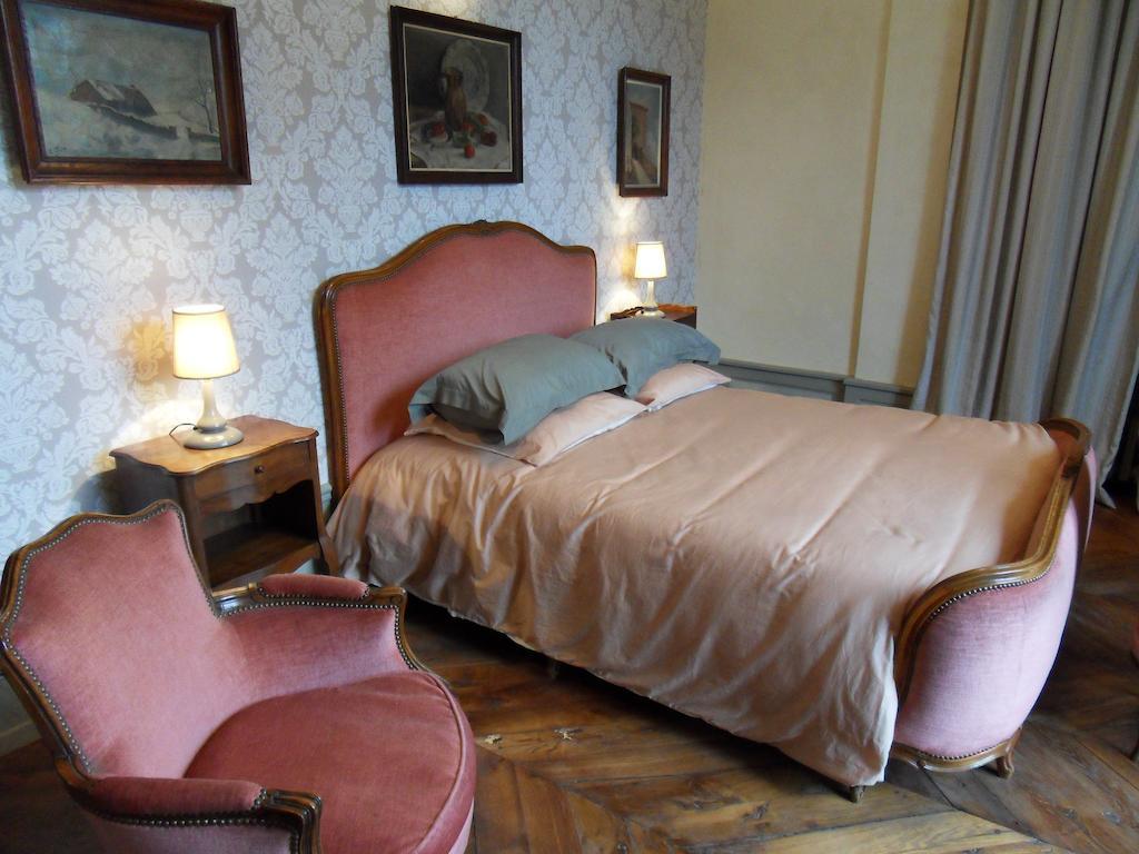 Chateau De Clermont-Saves Bed and Breakfast LʼIsle-Jourdain Kamer foto