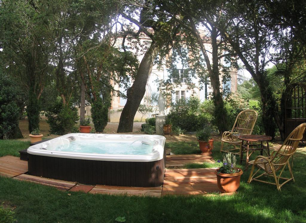 Chateau De Clermont-Saves Bed and Breakfast LʼIsle-Jourdain Buitenkant foto